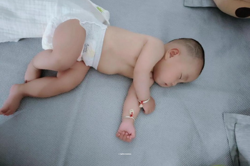 代怀哪里最便宜六个月宝宝眼睛散光